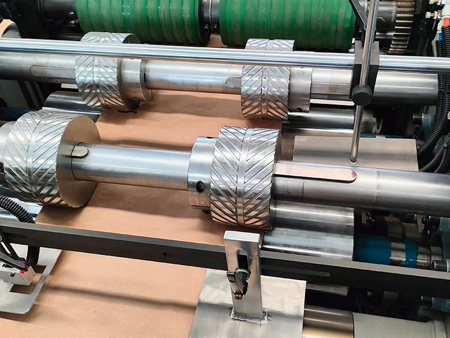 Unidade de corte nivelado de tração principal