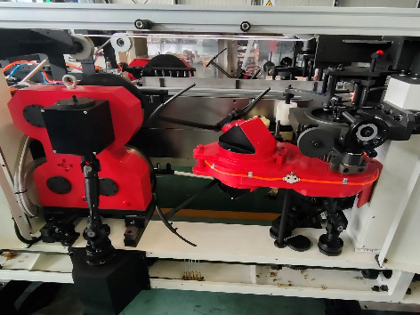 Unidade de abertura a vácuo e formação de fundo